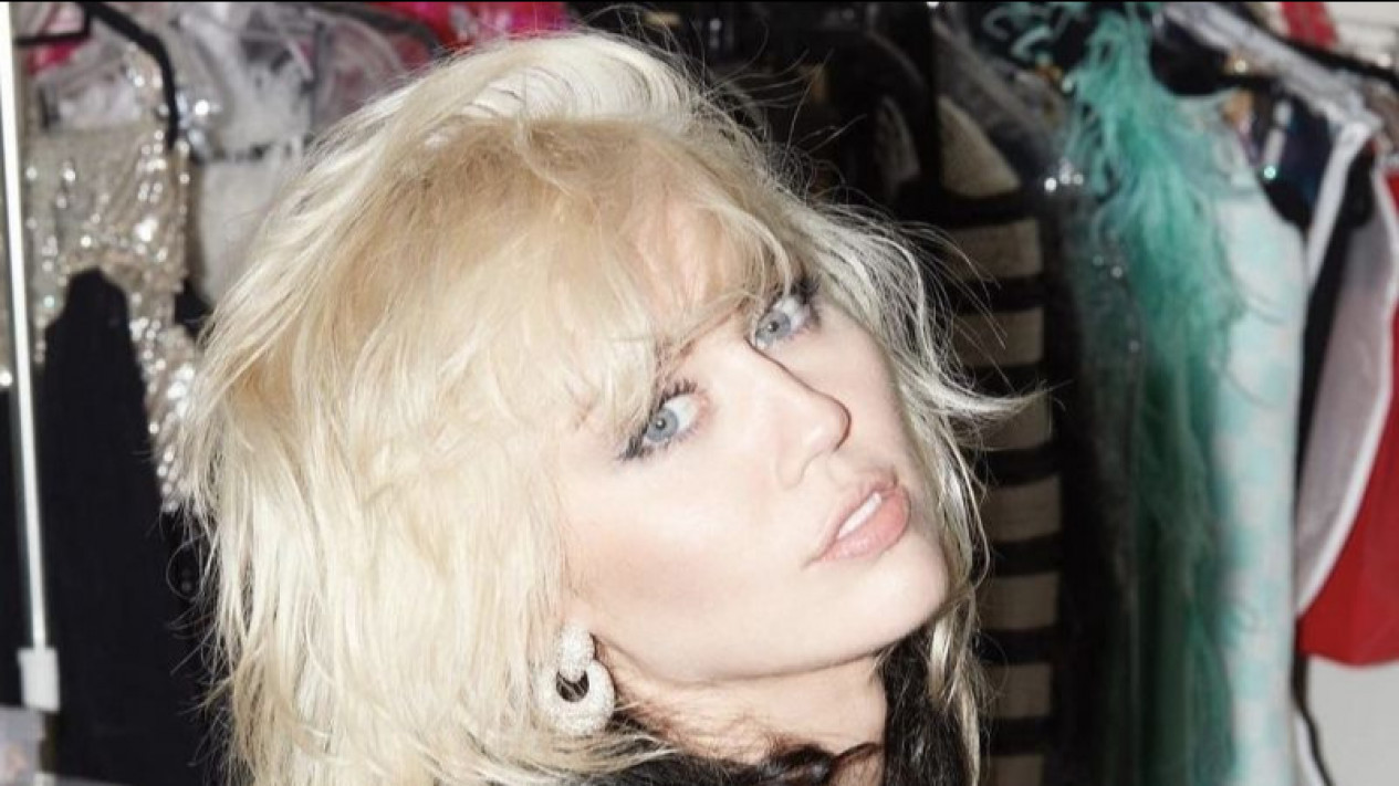 Miley Cyrus Positif Covid-19
            - galeri foto