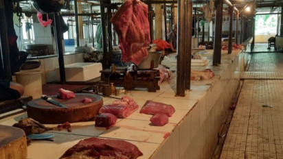Awal Ramadhan, Harga Daging di Pasar Kramat Jati Naik Rp15.000