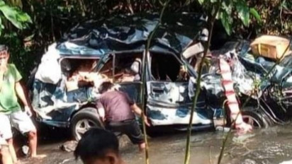 Minibus Terjun ke Jurang, Pengemudi Tewas di Tempat