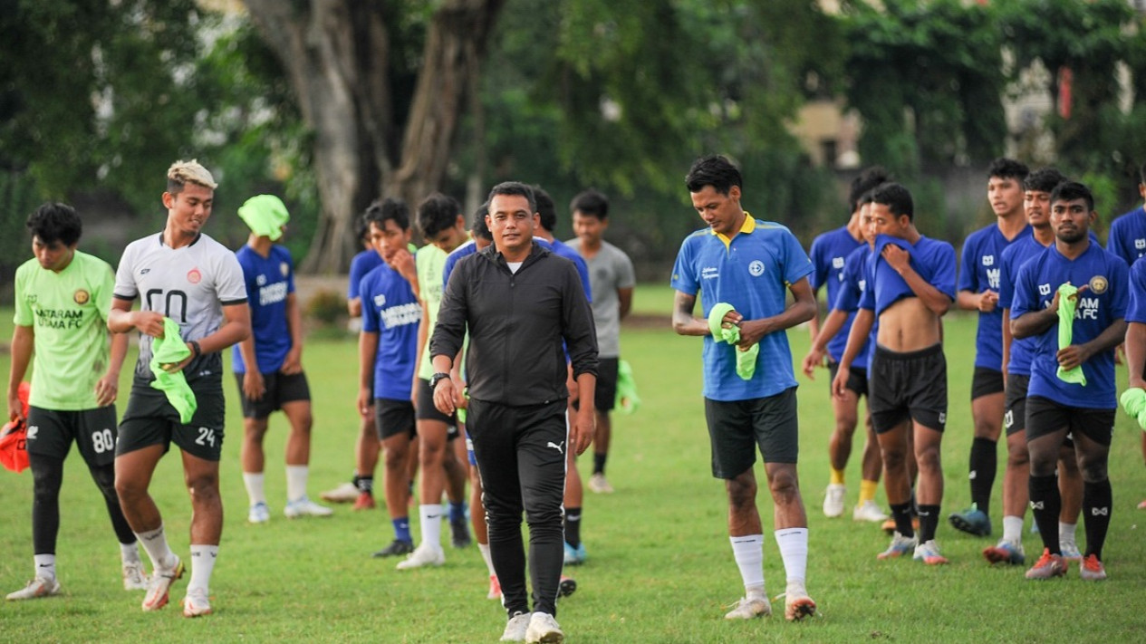 Siapkan Liga 2, Mataram Utama FC Mulai Latihan di Bulan Ramadhan
            - galeri foto