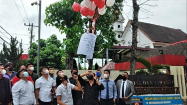 LP Mandek, Puluhan Advokat Kirim Surat untuk Tuhan di Polda Sumut