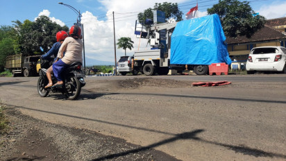Baru Setahun Ditambal Sulam, Jalan Kabupaten di Lumajang Rusak Lagi