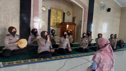 Semarak Ramadhan, Polwan Polres Salatiga Berlatih Rebana