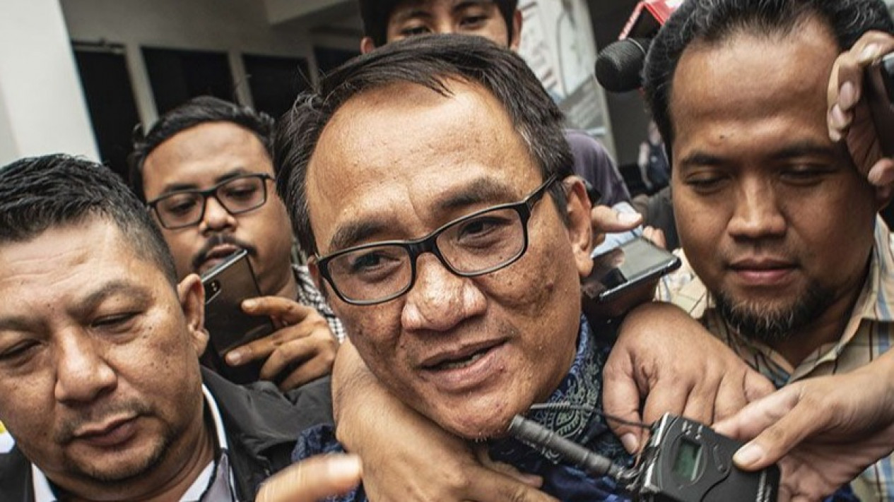 KPK Akan Periksa Andi Arief Tanggal 11 April
            - galeri foto