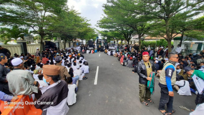 Sidang Putusan M Kace, Massa Padati Jalan di Depan Pengadilan Negeri Ciamis