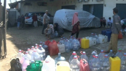 Demi Minyak Goreng, Warga Tangerang Antre Sejak Subuh