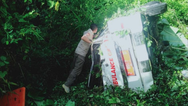 Ambulan Terjun ke Jurang Baru Ditemukan Sehari Kemudian