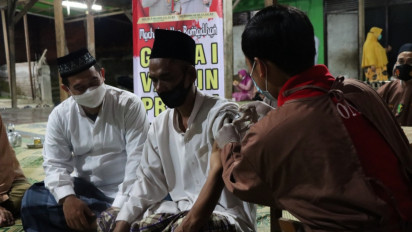 Jadi Syarat Mudik, Vaksinasi Booster di Gresik Digelar Usai Tarawih hingga Larut Malam