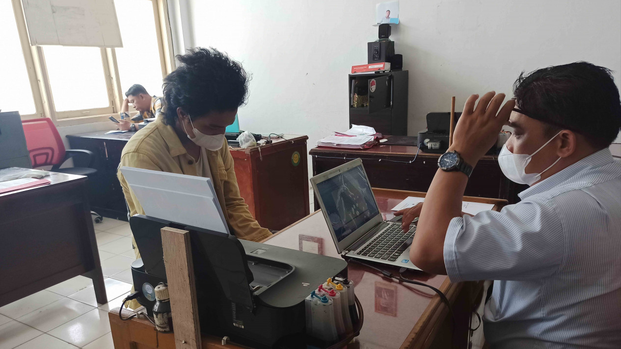 Jual dan Konsumsi Ganja, Sopir Truk Batubara di Bengkulu Diringkus Polisi
            - galeri foto