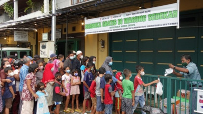 Warung Sedekah di Kudus, Setiap Hari Bagi Ratusan Porsi Buka Puasa Gratis