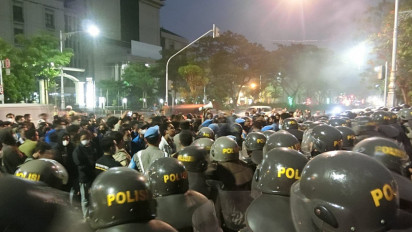 Ricuh, Demo Mahasiswa di Semarang Tolak Kenaikan BBM dan Wacana 3 Periode