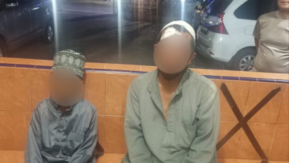 Curi Kotak Infaq, Pelaku Berbaju Gamis dan Bawa Anak Diamankan Warga