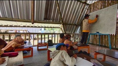 Pindah ke Sekolah Darurat Baru,  Siswa Penyintas Semeru Semakin Giat Belajar