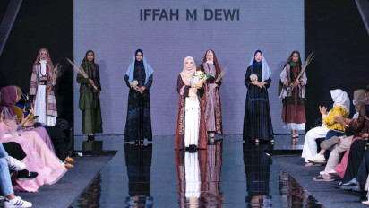 Busana Muslim Bercorak Masjid Nabawi Curi Perhatian dalam Muffest 2022