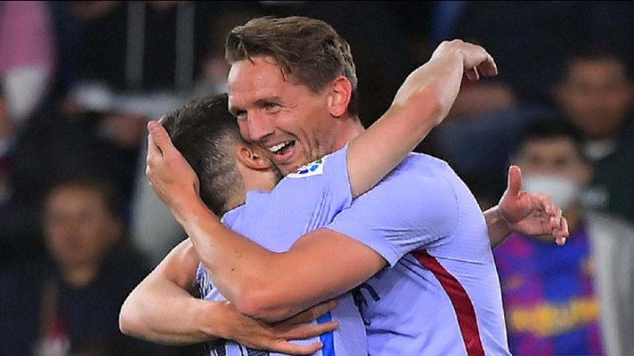 Gol dramatis Luuk de Jong bantu Barcelona kalahkan Levante 3-2
            - galeri foto