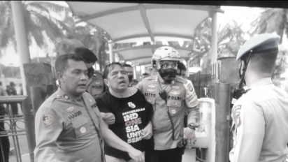 Ade Armando Babak Belur di Aksi Mahasiswa