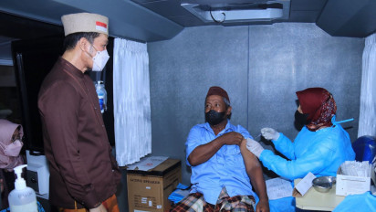 Patut Diacungi Jempol, Semangat Lansia 70 Tahun di Kudus Ikuti Vaksinasi