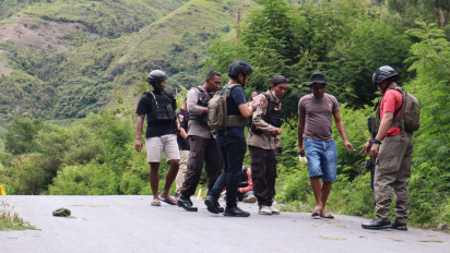 Polisi Gelar Olah TKP Penembakan Tukang Ojek di Puncak Jaya