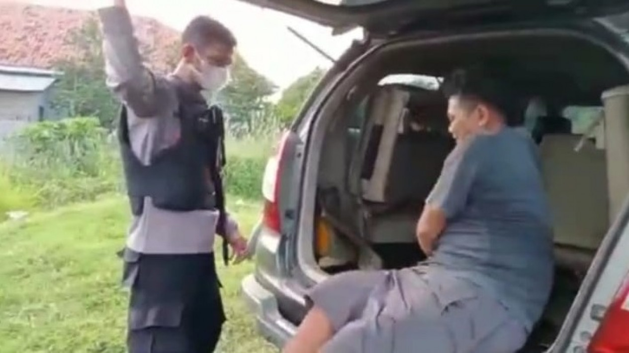 Berdalih Bisa Meloloskan Dari Razia Polisi, Buruh Pabrik Malah Disetubuhi
            - galeri foto