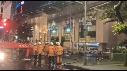 BREAKING NEWS: Kebakaran Mall Tunjungan Plaza Surabaya saat Waktu Buka Puasa, Pengunjung Berhamburan