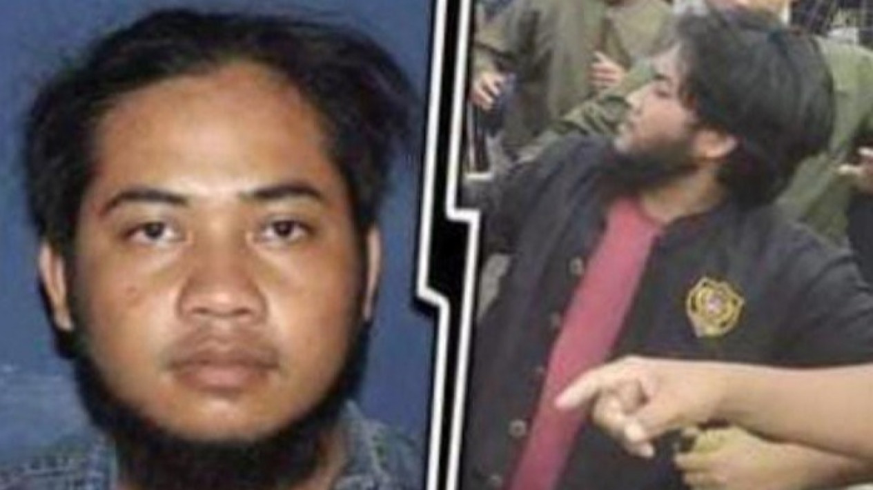 Jas Almamater Abdul Latip Tersangka Pengeroyok Ade Armando Bukan dari Kampus Melainkan Paguyuban
            - galeri foto