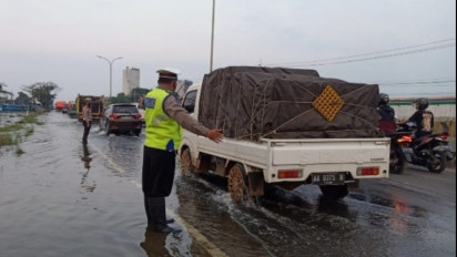 Waspada, Jalur Mudik Pantura Sayung Demak Terendam Rob