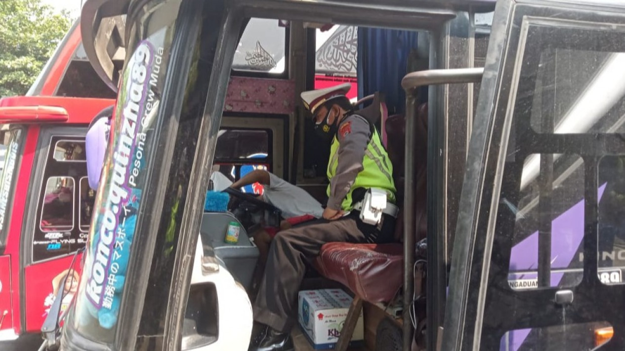 Jelang Mudik Lebaran, Polisi di Sleman Cek Kelaikan Bus
            - galeri foto