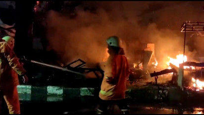 10 Kios di Pasar Talang Kota Cirebon Terbakar