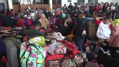 Mudik Lebih Awal, Penumpang Padati Pelabuhan Ahmad Yani Ternate