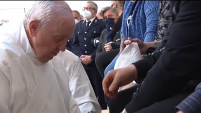 Ritual Kamis Putih, Paus Fransiskus Lakukan Prosesi Pembasuhan Kaki di Penjara