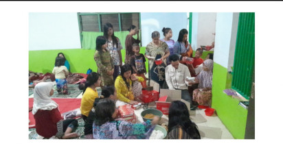 Puluhan Korban Banjir Tasikmalaya Sahur di Pengungsian