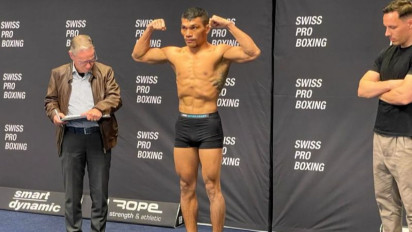 Petinju Indonesia Hebi Marapu Menang KO Atas Petinju Italia di Swiss