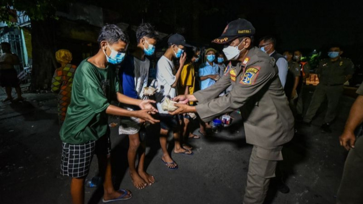 Satpol PP Petakan 35 Lokasi Rawan Tawuran di Surabaya
            - galeri foto