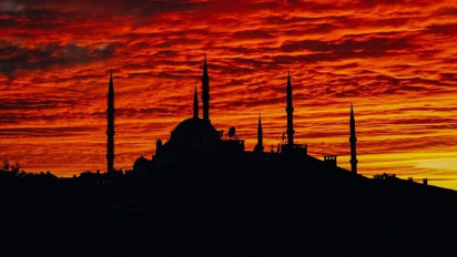 Apa Perbedaan Nuzulul Quran dan Lailatul Qadar?