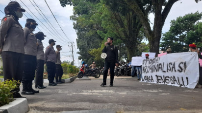 5 Petani Dituduh Mencuri, Puluhan Mahasiswa dan Emak-Emak Demo Pengadilan