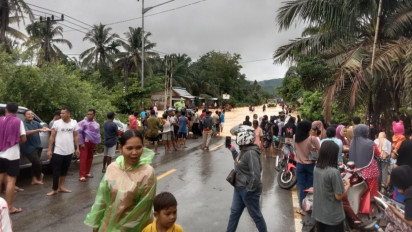Banjir Rendam Ribuan Rumah di Sijunjung serta Putus Jalan Nasional