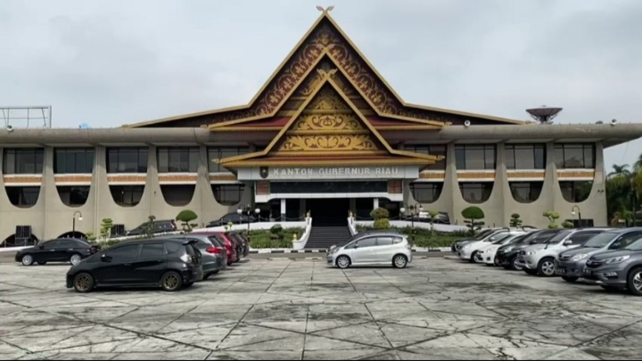 Pemprov Riau "Kandangkan" Mobil Dinas Antisipasi Digunakan Mudik
            - galeri foto