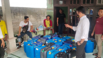 Gerebek Rumah Pijat, Polisi di Kediri Amankan 7 Ribu Liter Miras Jenis Ciu