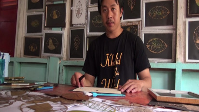 Keren, Kaligrafi Daun Nangka Kering, Tembus Pasar Mancanegara