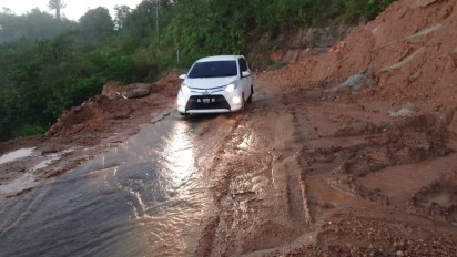 Jalur Mudik Meulaboh - Tutut Rusak Parah