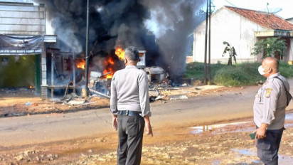 Kios Bensin Terbakar Mobil dan Motor Hangus