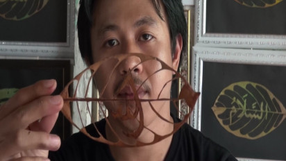 Keren, Kaligrafi Diatas Daun Nangka Kering Tembus Pasar Mancanegara