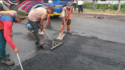 Jelang Arus Mudik, Sejumlah Ruas Jalan Pantura di Pekalongan Diperbaiki
