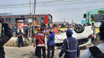 Mobil Tertabrak KRL di Depok Berhasil Dievakuasi
