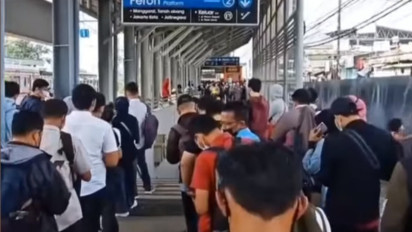 Imbas Mobil Terobos Rel KA, Jadwal KRL di Stasiun Bojong Gede Terganggu