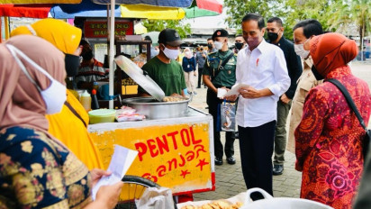 Salurkan Bansos di Sumenep, Presiden Jokowi: Penyaluran BLT Minyak Goreng Lancar