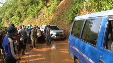 Dua Desa di Sumedang yang Terisolasi akibat Tertutup Longsor, Kini Sudah Bisa Dilalui Kembali
