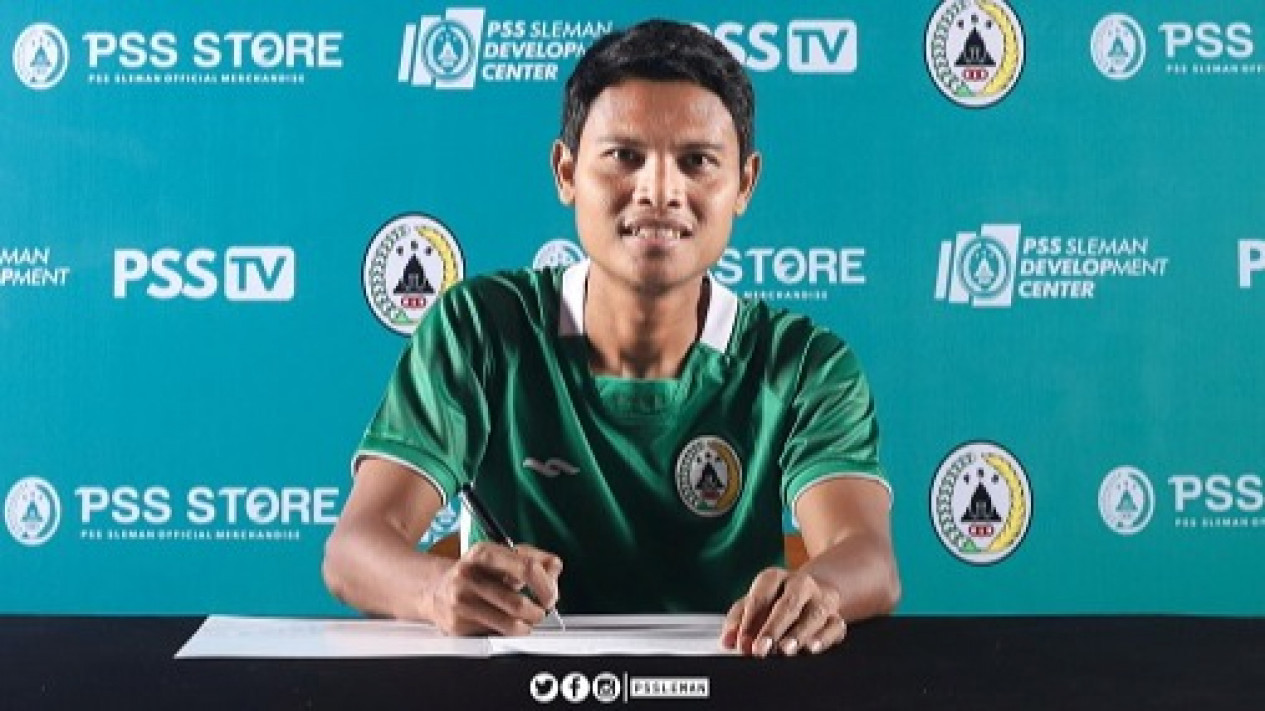 Fandi Eko Utomo Resmi Berlabuh ke PSS Sleman, Alasannya Bikin Haru
            - galeri foto