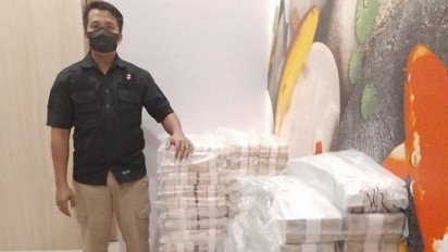 Uang 5 Miliar di dalam Mobil, JE: Akan Diedarkan Melalui Jasa Penukaran Uang Pinggir Jalan