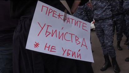 Ratusan Massa dan Pengungsi Ukraina Gelar Aksi Protes Serangan Militer di Kedubes Rusia untuk Armenia
